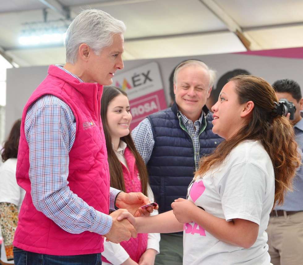 Por eso el Salario rosa les va a dar 2 mil 400 pesos bimestrales, para que ustedes lo puedan invertir en lo que ustedes quieran’, aseguró.